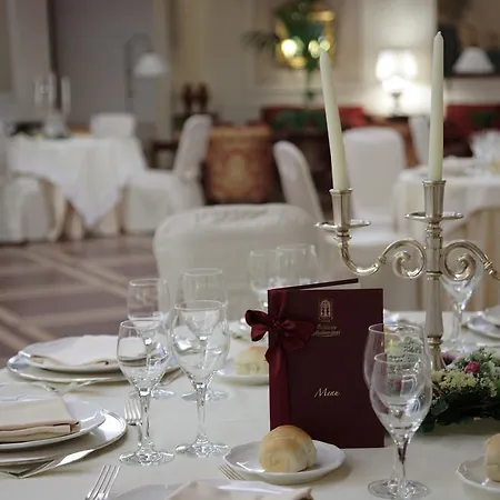 Palazzo Alabardieri מלון 4*