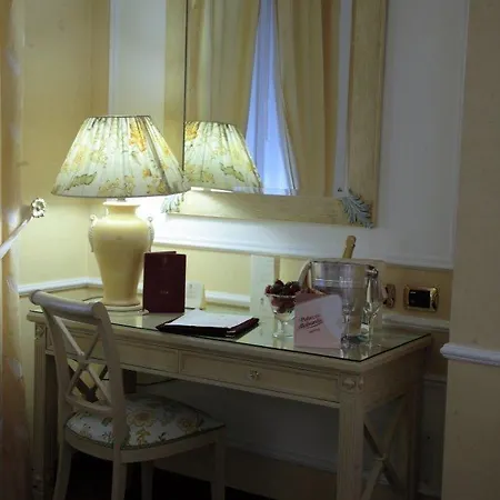 Palazzo Alabardieri מלון 4*