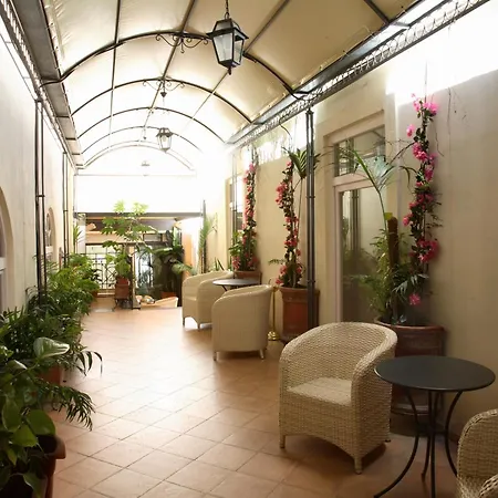 Ξενοδοχείο Palazzo Alabardieri 4*