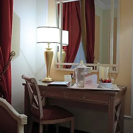 Palazzo Alabardieri 4* Nápoly