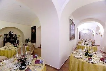 Palazzo Alabardieri Neapol