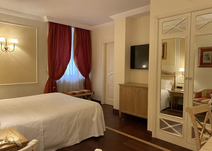 Palazzo Alabardieri Neapol