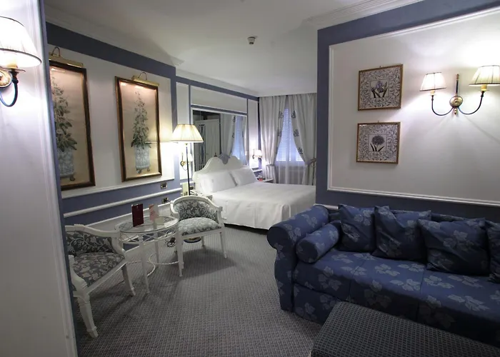 Palazzo Alabardieri Neapol