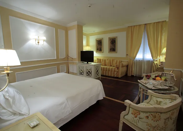 Palazzo Alabardieri Neapol