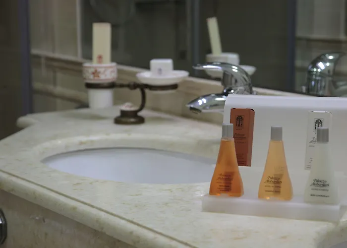 Palazzo Alabardieri 4* Neapol