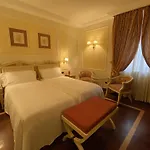 Palazzo Alabardieri 4* Nápoles