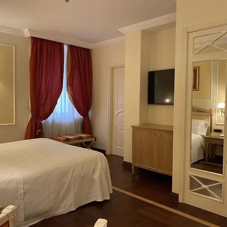 팔라쪼 알바르디에리 나폴리