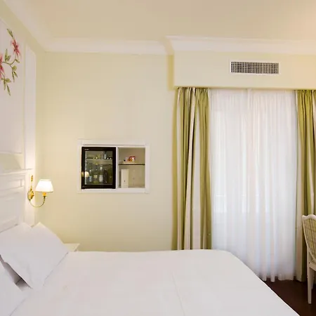 팔라쪼 알바르디에리 4* 나폴리