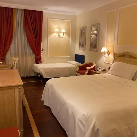 팔라쪼 알바르디에리 나폴리