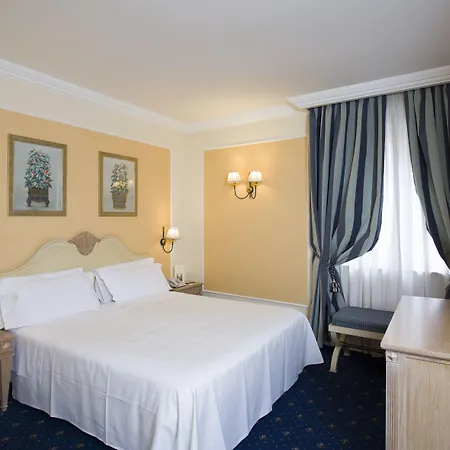 Palazzo Alabardieri 4* Nápoles