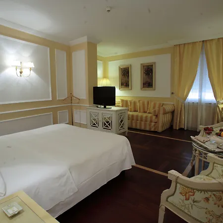 팔라쪼 알바르디에리 나폴리