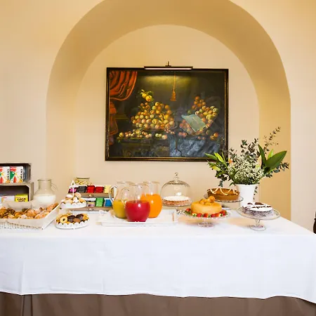 Palazzo Alabardieri 4* Nápoles