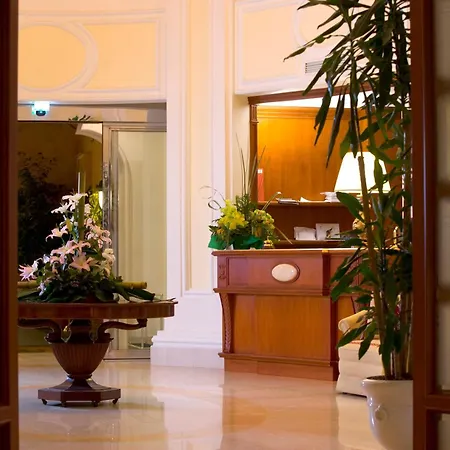 Palazzo Alabardieri 4* Неаполь