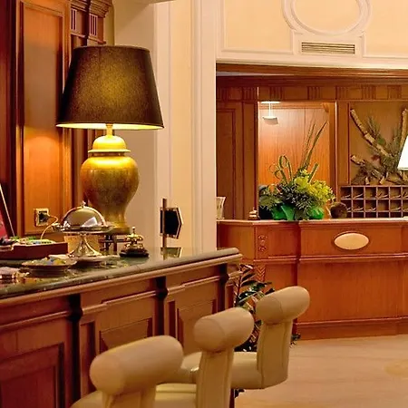 팔라쪼 알바르디에리 나폴리