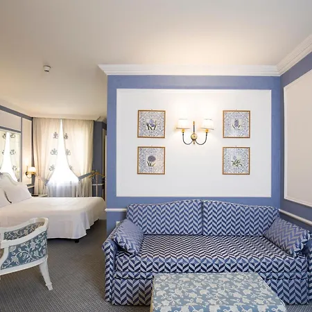 팔라쪼 알바르디에리 4* 나폴리