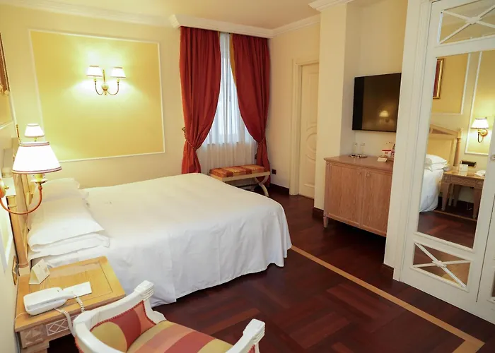Palazzo Alabardieri Отель Неаполь